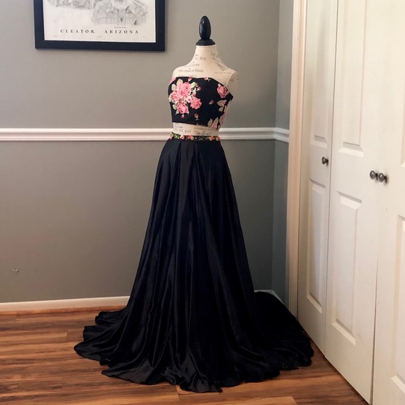 Sherri Hill Dresses & Skirts - NEW SHERRI HILL SZ 6 TWO PIECE FLORAL BEADED BLACK LACE FORMAL EVENING GOWN